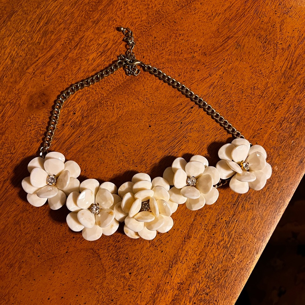 Flower costume jewelry necklace